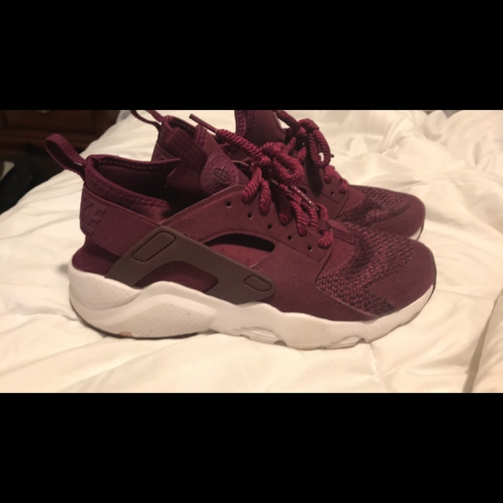 Nike huarache size 7 youth.
